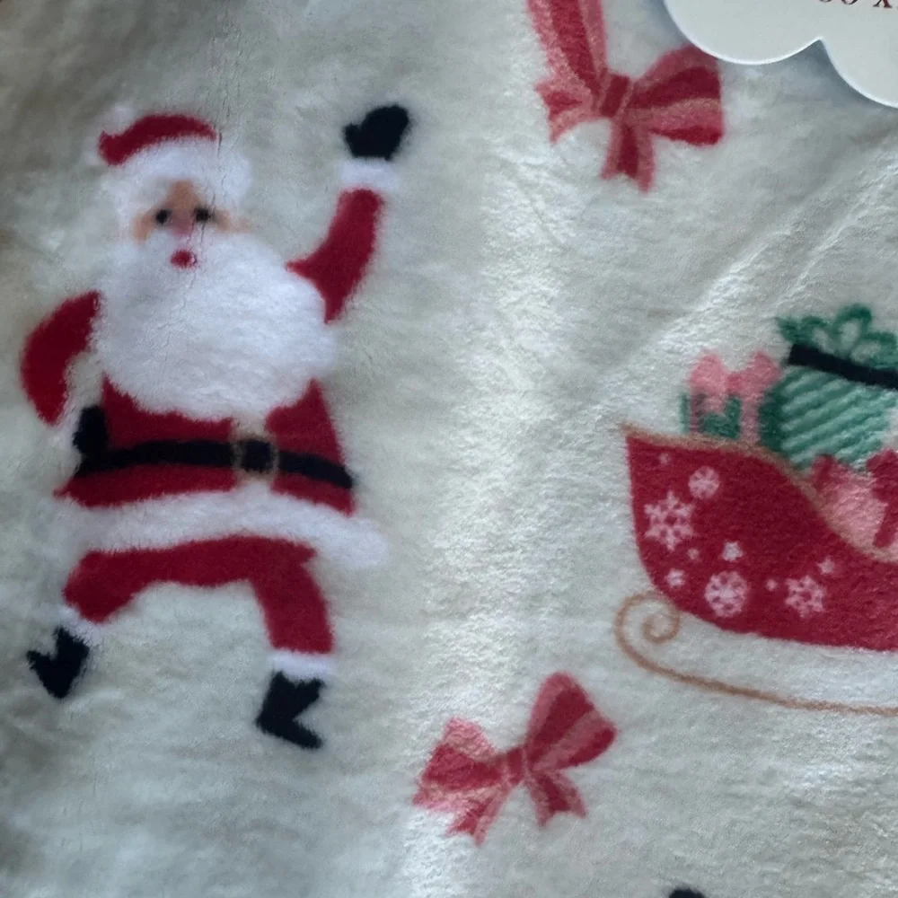 CHRISTMAS HOLIDAY PLUSH THROW BLANKET w/ SANTA  SLEIGH  BOWS  REINDEER NEW